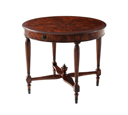 Стол "В центре внимания" 