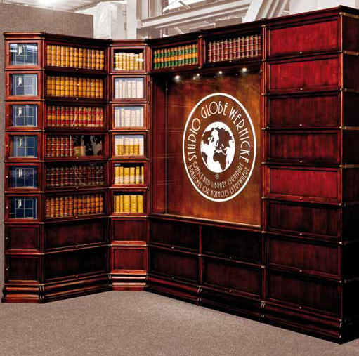 Книжный стеллаж с витриной