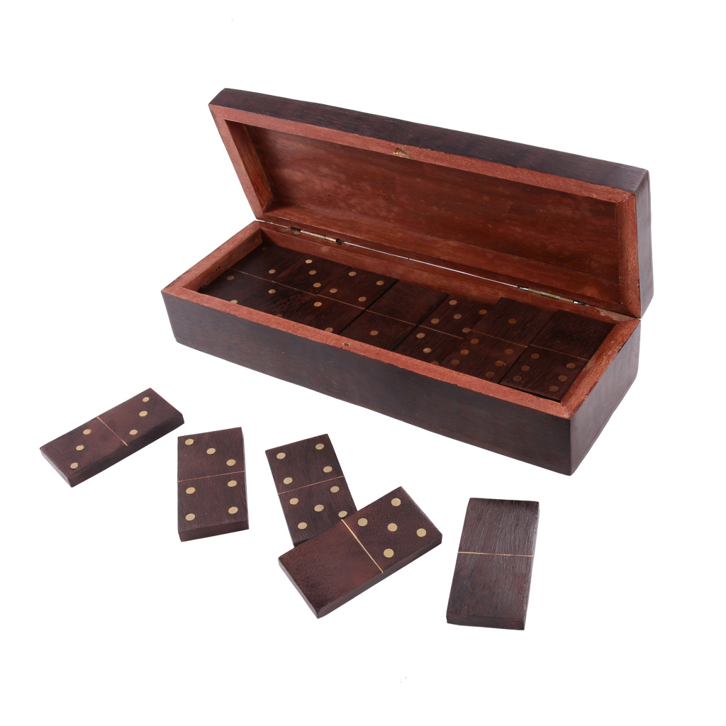 Набор домино в деревянной шкатулке