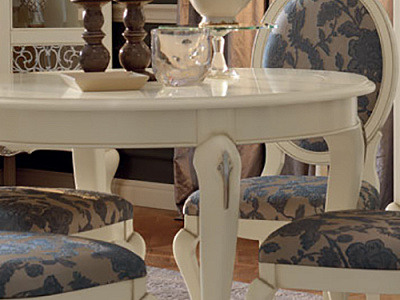 Столы обеденные во французском стиле