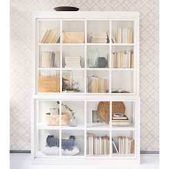 Витрина белая с раздвижными дверцами