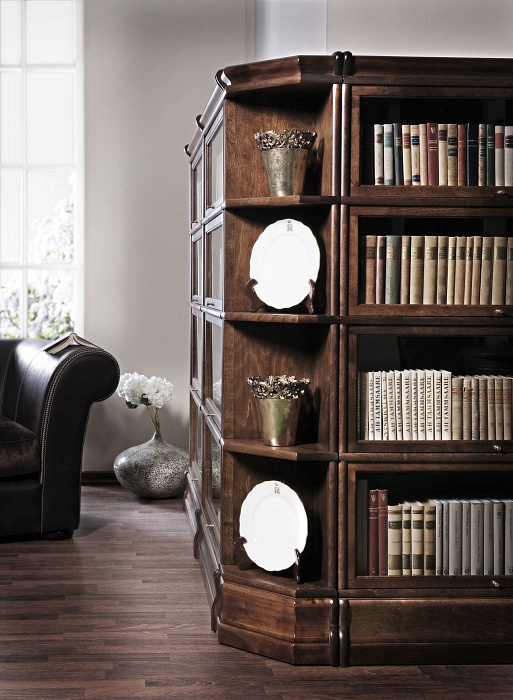 Фрагмент библиотеки с внешним углом