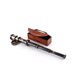 Телескоп в кожаном чехле