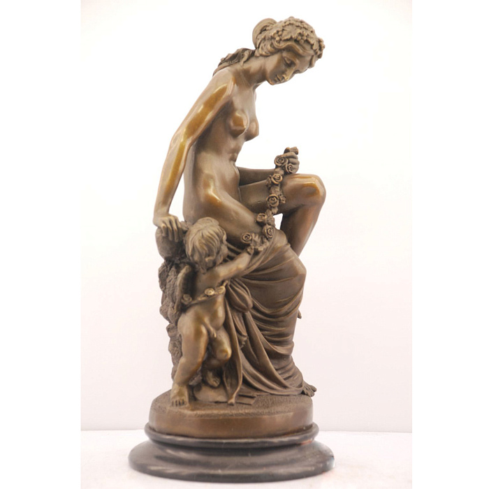 Статуэтка женщина с ребенком