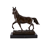 Статуэтка лошадь на подставке 