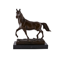 Статуэтка лошадь на подставке 