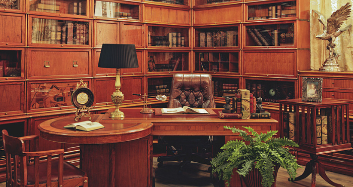 Мебель из красного дерева