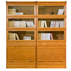 Книжный стеллаж с ролл-шторой в цвете "светлый орех"