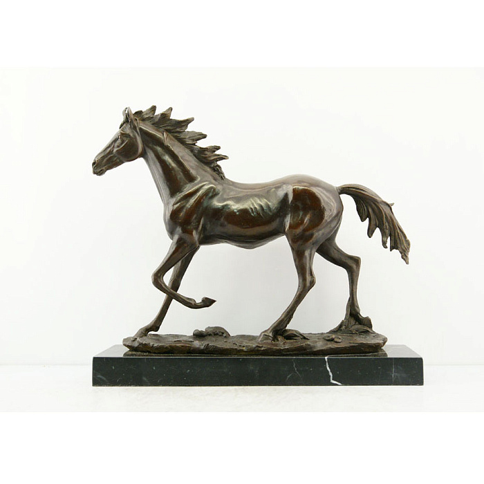 Статуэтка лошадь