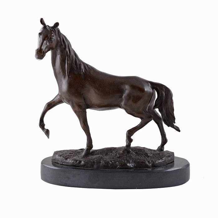 Статуэтка лошадь на подставке 