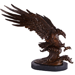 Статуэтка в атаку