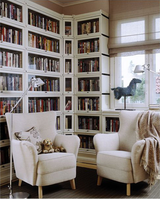 Фрагмент библиотеки в белом цвете