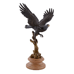 Статуэтка орел летящий 