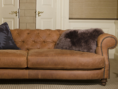 Диваны кожаные в классическом стиле