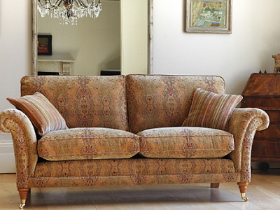 Прямые диваны в английском стиле