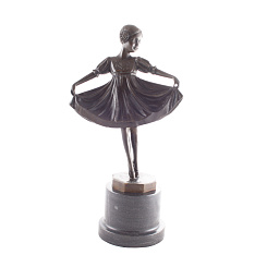 Статуэтка девочка в платьице