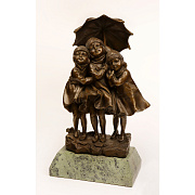 Статуэтка девочки под зонтиком