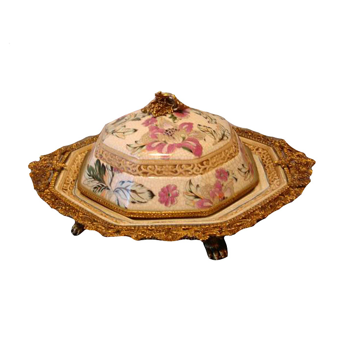 Блюдо с крышкой