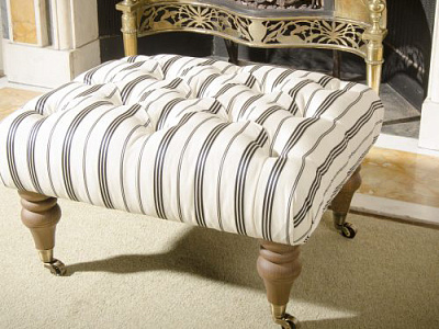 Пуфы в классическом стиле