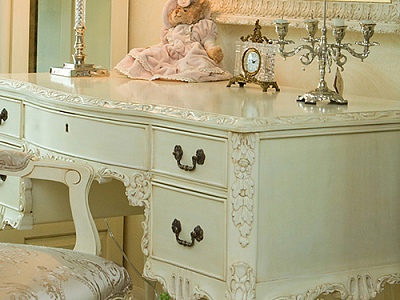 Столы письменные во французском стиле