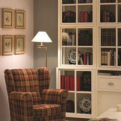 Фрагмент книжной витрины с раздвижными дверцами