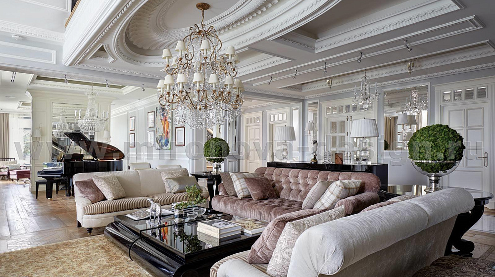 Уютный дом для семьи в стиле американская неоклассика