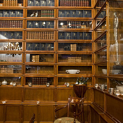 Фрагмент большой библиотеки