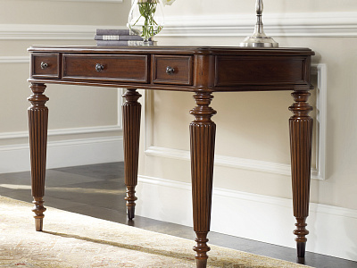 Столы письменные в классическом стиле
