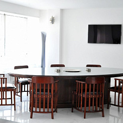 Малый стол для совещаний