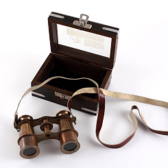 Бинокль в деревянной коробке