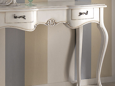 Консоли во французском стиле