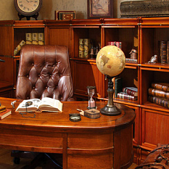 Рабочий кабинет в тонировке "медовый орех"