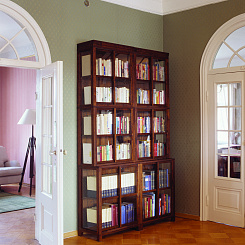 Книжный стеллаж с раздвижными дверцами в цвете "тёмный орех"