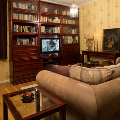 Библиотека с ящиками и ТВ-тумбой